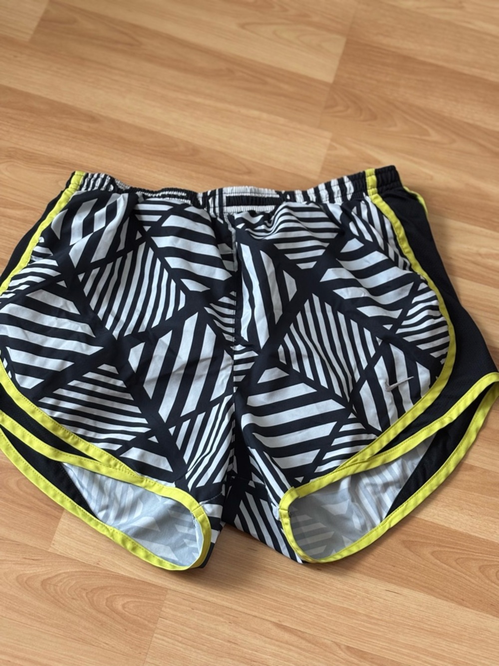 Nike Running‎ Shorts Black  and Neon-Trim Athletic Shorts - Picture 4 of 7